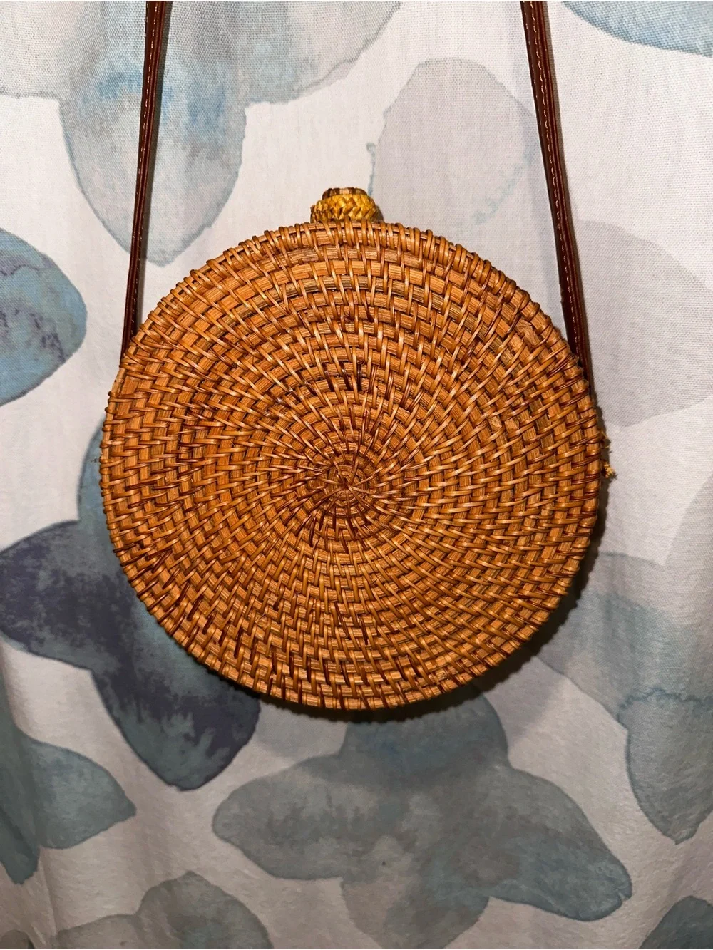Round Woven Rattan Crossbody Bag in Brown